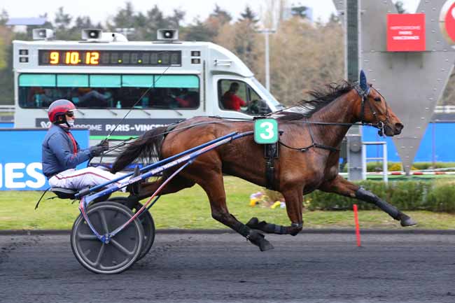 Photo d'arrivée de la course pmu PRIX AQUILA à PARIS-VINCENNES le Vendredi 9 avril 2021