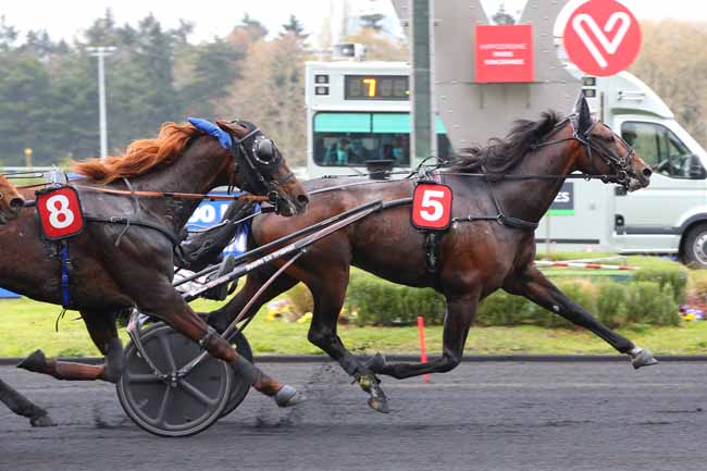Photo d'arrivée de la course pmu PRIX DE LOUDEAC à PARIS-VINCENNES le Samedi 10 avril 2021