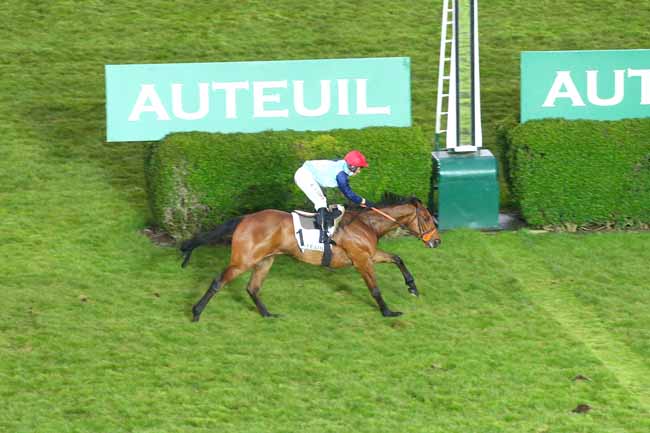 Photo d'arrivée de la course pmu PRIX MAGUELONNE à AUTEUIL le Samedi 10 avril 2021