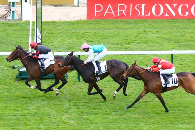 Photo d'arrivée de la course pmu PRIX VANTEAUX à LONGCHAMP le Dimanche 11 avril 2021