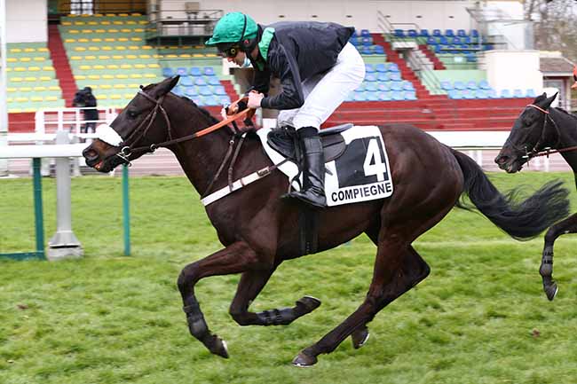 Photo d'arrivée de la course pmu PRIX SACCAGEUR à COMPIEGNE le Lundi 12 avril 2021