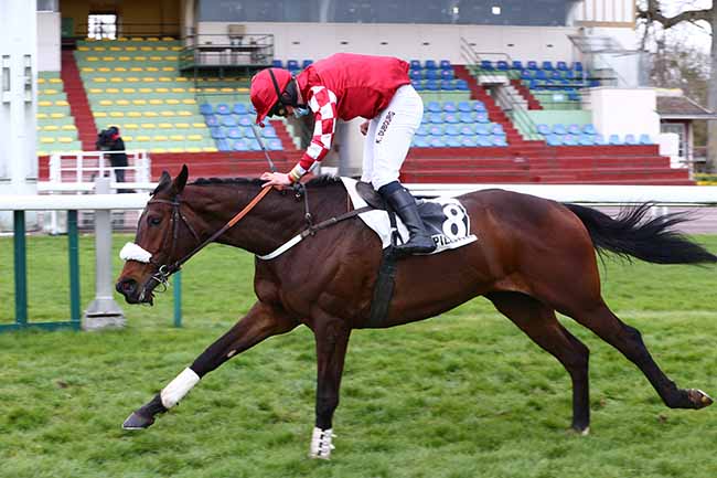 Photo d'arrivée de la course pmu PRIX JACQUES DE VIENNE à COMPIEGNE le Lundi 12 avril 2021