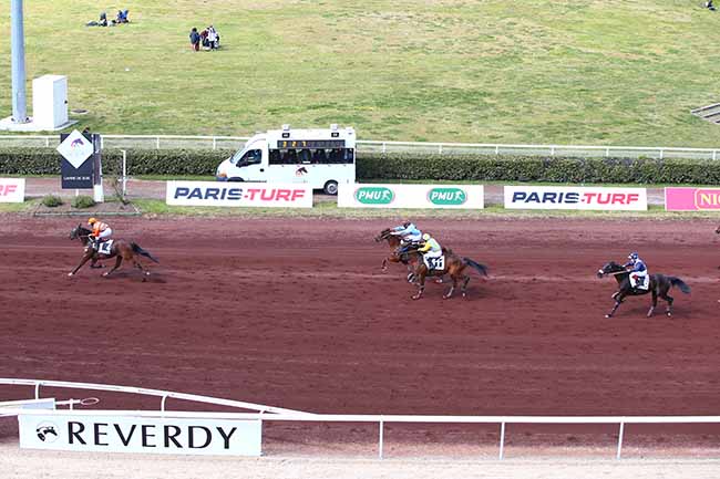 Photo d'arrivée de la course pmu PRIX DES PMU DU RHONE - PRIX DE MARSEILLE à LYON LA SOIE le Mercredi 14 avril 2021