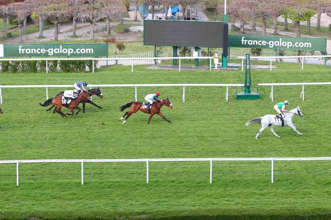 Photo d'arrivée de la course pmu PRIX DE SAINT-GERMAIN DE LA GRANGE à SAINT-CLOUD le Mercredi 14 avril 2021