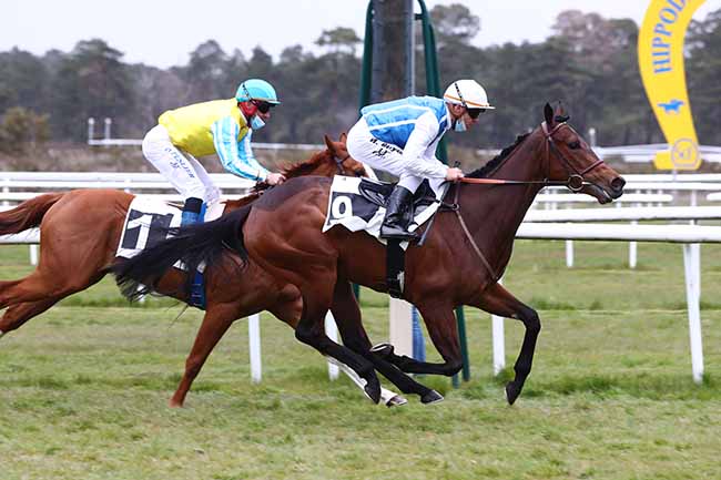 Photo d'arrivée de la course pmu PRIX EUGENIE DE MONTIJO à FONTAINEBLEAU le Vendredi 16 avril 2021