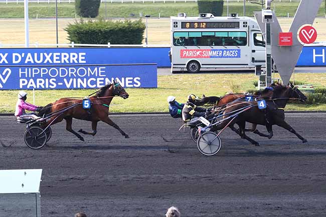 Photo d'arrivée de la course pmu PRIX D'AUXERRE à PARIS-VINCENNES le Samedi 17 avril 2021