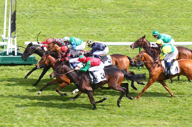 Photo d'arrivée de la course pmu PRIX DE LA GROTTE à LONGCHAMP le Dimanche 18 avril 2021