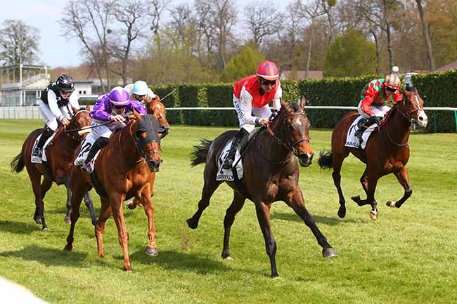 Photo d'arrivée de la course pmu PRIX DE LA MONTEE DES PRINCES à CHANTILLY le Mardi 20 avril 2021