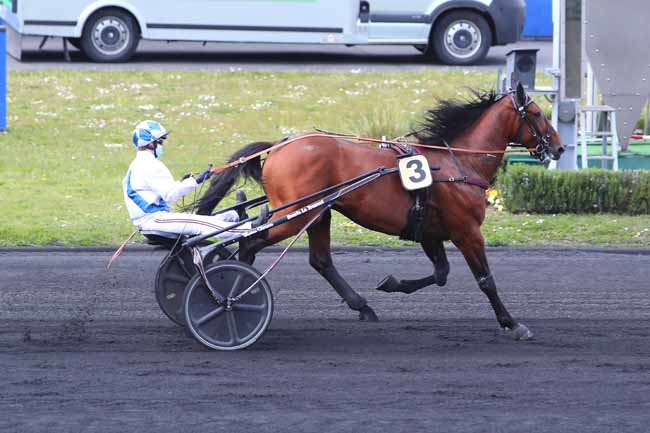 Photo d'arrivée de la course pmu PRIX EMMA à PARIS-VINCENNES le Mardi 20 avril 2021