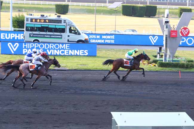 Photo d'arrivée de la course pmu PRIX EUPHROSYNE à PARIS-VINCENNES le Mardi 20 avril 2021