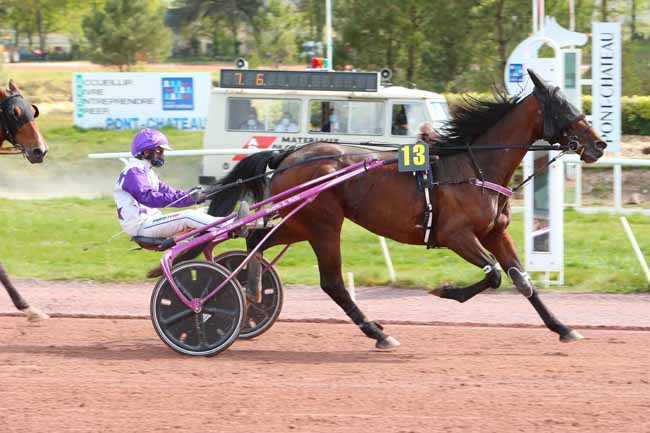 Photo d'arrivée de la course pmu PRIX RCA à PONTCHATEAU le Mercredi 21 avril 2021
