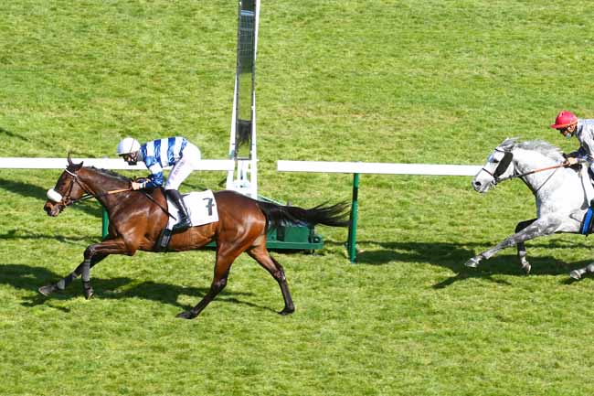 Photo d'arrivée de la course pmu PRIX DE BALARD à LONGCHAMP le Jeudi 22 avril 2021