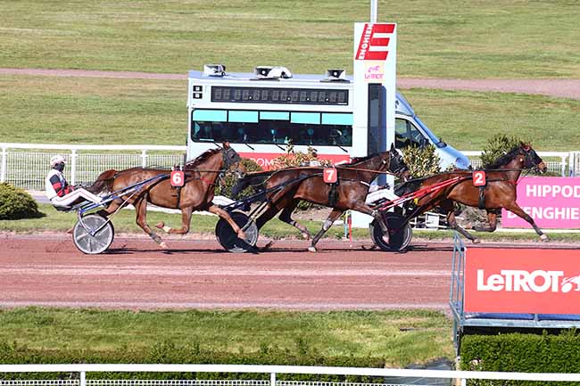 Photo d'arrivée de la course pmu PRIX DE BOULOGNE à ENGHIEN le Jeudi 22 avril 2021