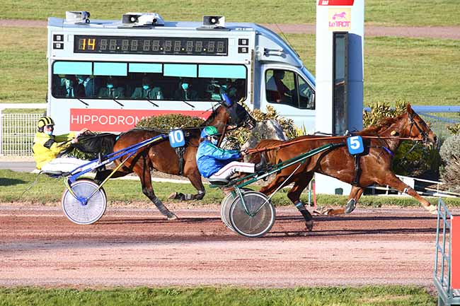 Photo d'arrivée de la course pmu PRIX ELAN IV à ENGHIEN le Jeudi 22 avril 2021