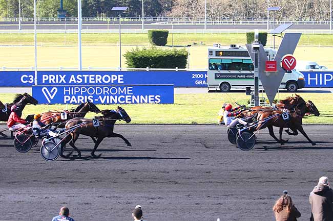 Photo d'arrivée de la course pmu PRIX ASTEROPE à PARIS-VINCENNES le Vendredi 23 avril 2021