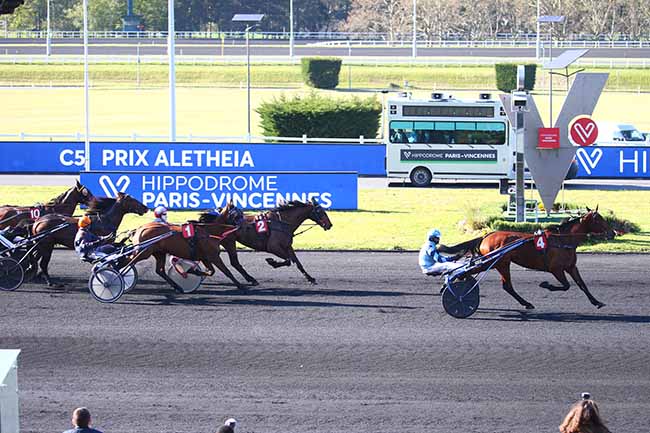 Photo d'arrivée de la course pmu PRIX ALETHEIA à PARIS-VINCENNES le Vendredi 23 avril 2021