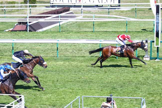 Photo d'arrivée de la course pmu PRIX DE LA CHAPELLE-EN-VEXIN à COMPIEGNE le Vendredi 23 avril 2021
