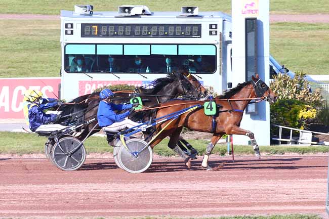 Photo d'arrivée de la course pmu PRIX DE FONTANGES à ENGHIEN le Samedi 24 avril 2021