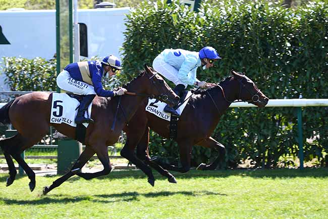 Photo d'arrivée de la course pmu PRIX DU SOLEIL DE BRETAGNE à CHANTILLY le Lundi 26 avril 2021