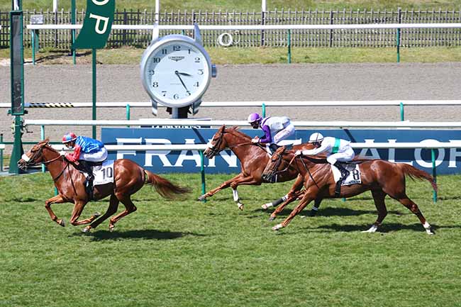 Photo d'arrivée de la course pmu PRIX DE LA BERLINE DU DUC DE BOURBON à CHANTILLY le Lundi 26 avril 2021