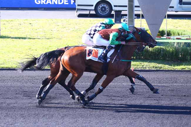 Photo d'arrivée de la course pmu PRIX MIRIAM à PARIS-VINCENNES le Mardi 27 avril 2021