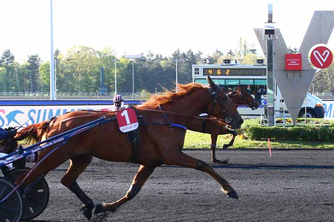 Photo d'arrivée de la course pmu SULKY SUMMER RACES 3 ANS - QUALIF 2 à PARIS-VINCENNES le Mardi 27 avril 2021