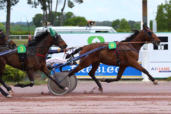 Photo d'arrivée de la course pmu PRIX ATLANTIQUE BOISSONS BARRE à MAURE DE BRETAGNE le Mercredi 28 avril 2021