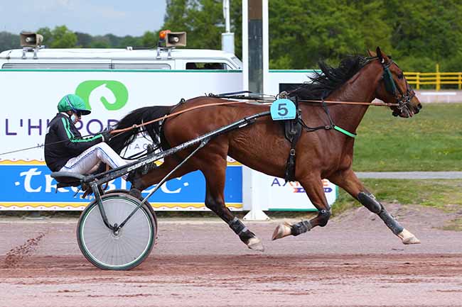 Photo d'arrivée de la course pmu PRIX VALLONS DE HAUTE BRETAGNE COMMUNAUTE à MAURE DE BRETAGNE le Mercredi 28 avril 2021