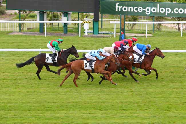 Photo d'arrivée de la course pmu PRIX NUBIENNE à SAINT-CLOUD le Mercredi 28 avril 2021
