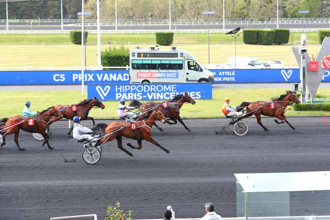Photo d'arrivée de la course pmu PRIX VANADIS à PARIS-VINCENNES le Mardi 4 mai 2021