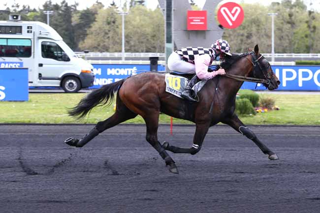 Photo d'arrivée de la course pmu PRIX ANNA à PARIS-VINCENNES le Mardi 4 mai 2021