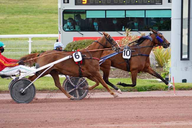 Photo d'arrivée de la course pmu PRIX DE MILLAU à ENGHIEN le Mercredi 5 mai 2021