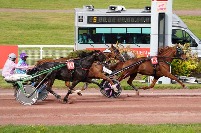 Photo d'arrivée de la course pmu PRIX DU PONT LOUIS PHILIPPE à ENGHIEN le Mercredi 5 mai 2021