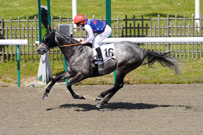 Photo d'arrivée de la course pmu PRIX DE BARON à CHANTILLY le Vendredi 7 mai 2021