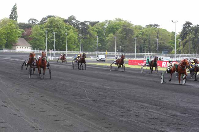 Photo d'arrivée de la course pmu PRIX DE COMBREE à PARIS-VINCENNES le Dimanche 9 mai 2021