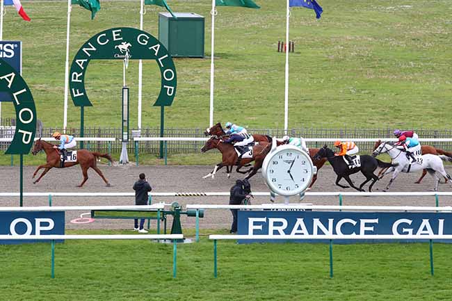 Photo d'arrivée de la course pmu PRIX DU MUSEE VIVANT DU CHEVAL à CHANTILLY le Mardi 11 mai 2021