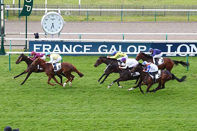Photo d'arrivée de la course pmu PRIX DU CERFOUILLET à CHANTILLY le Mardi 11 mai 2021