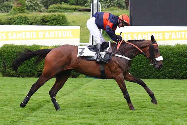 Photo d'arrivée de la course pmu PRIX JASMIN II à AUTEUIL le Samedi 15 mai 2021