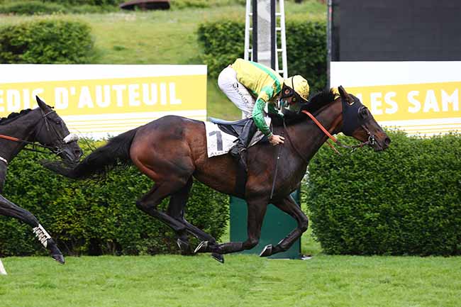 Photo d'arrivée de la course pmu PRIX SAINT-SAUVEUR à AUTEUIL le Samedi 15 mai 2021