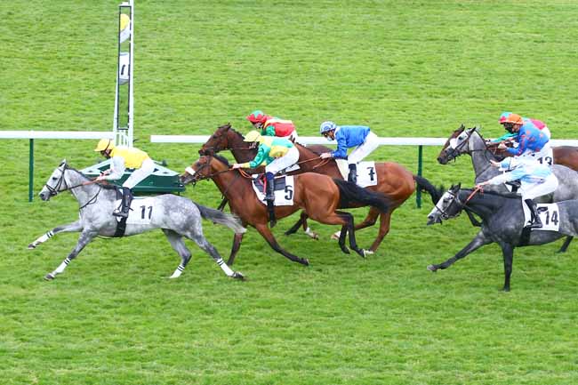 Photo d'arrivée de la course pmu PRIX DES QUINZE-VINGTS à LONGCHAMP le Jeudi 20 mai 2021