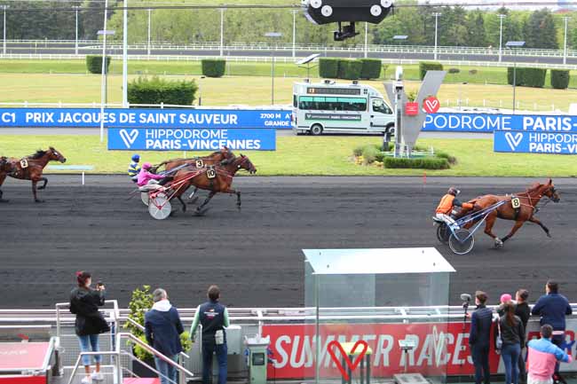 Photo d'arrivée de la course pmu PRIX JACQUES DE SAINT-SAUVEUR à PARIS-VINCENNES le Vendredi 21 mai 2021