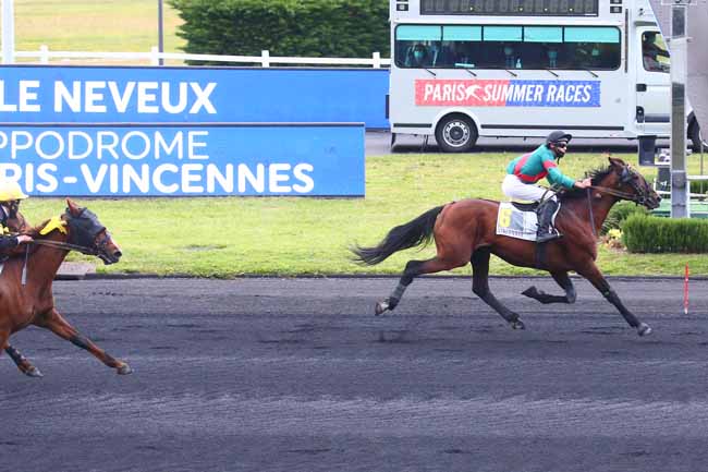 Photo d'arrivée de la course pmu PRIX EMILE NEVEUX à PARIS-VINCENNES le Mardi 25 mai 2021