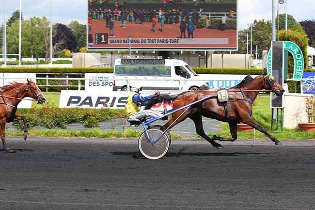 Photo d'arrivée de la course pmu GRAND NATIONAL DU TROT PARIS-TURF à LE CROISE-LAROCHE le Mercredi 26 mai 2021