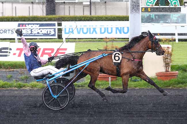 Photo d'arrivée de la course pmu GRAND NATIONAL DES AMATEURS à LE CROISE-LAROCHE le Mercredi 26 mai 2021