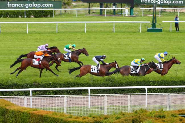 Photo d'arrivée de la course pmu PRIX BALMORAL à SAINT-CLOUD le Mercredi 26 mai 2021