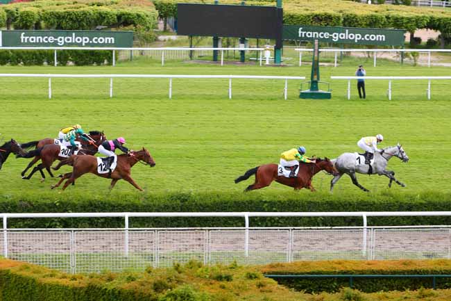 Photo d'arrivée de la course pmu PRIX DE BASTILLAC à SAINT-CLOUD le Mercredi 26 mai 2021