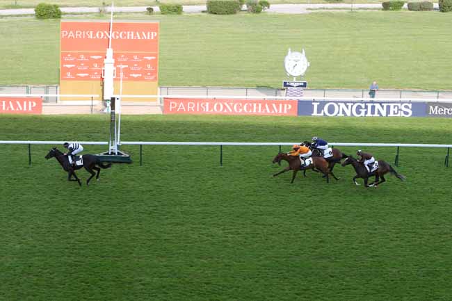 Photo d'arrivée de la course pmu PRIX DU MONTPARNASSE à LONGCHAMP le Jeudi 3 juin 2021
