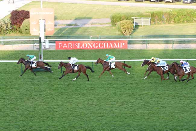 Photo d'arrivée de la course pmu PRIX DE L'AQUEDUC à LONGCHAMP le Jeudi 3 juin 2021