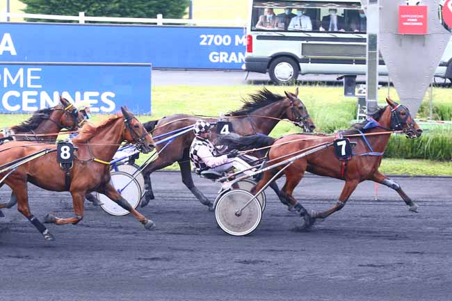 Photo d'arrivée de la course pmu PRIX SAPIENTIA à PARIS-VINCENNES le Mardi 8 juin 2021