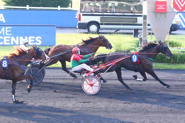 Photo d'arrivée de la course pmu PRIX GERALDINA à PARIS-VINCENNES le Mardi 8 juin 2021